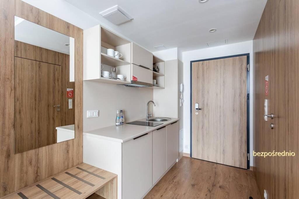 Apartament W Warszawie Dedykowany Parking Podziemny W Cenie, Wifi, Blisko Centrum New Apartment In Warsaw Finished To A High Specification Fitted Out To A High Standard On The 7Th Floor, Wifi, Underground Parking Price Included ภายนอก รูปภาพ